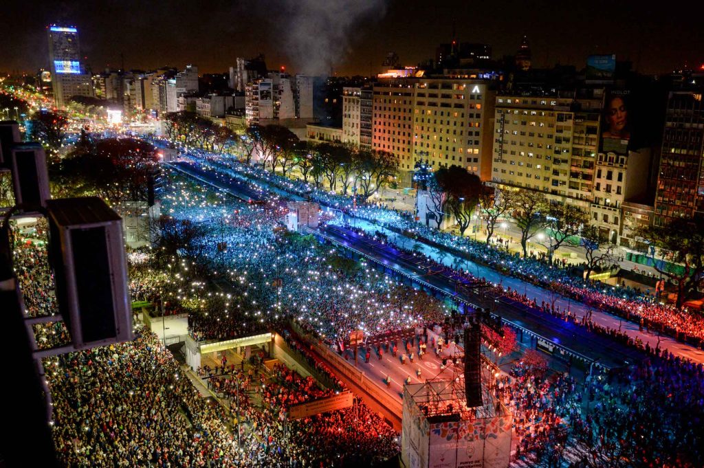 L'Avenida 9 de Julio de Buenos Aires prise d'assaut par les milliers d'athlètes et de spectateurs. © JOJ Buenos Aires 2018